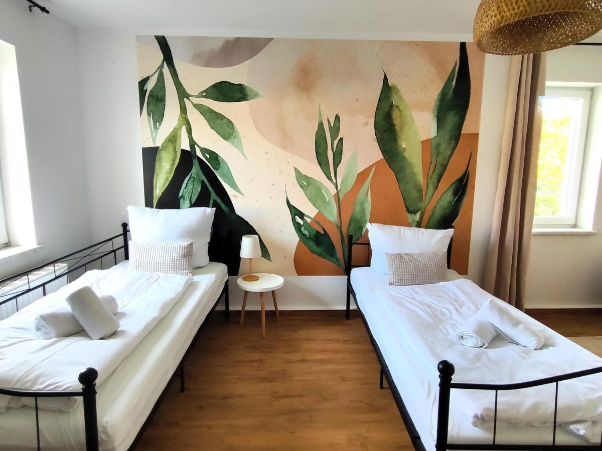 Bohnapartments Bechstein: Quiet Erfurt Stay with Smart TVs and Balcony Neudietendorf Exterior photo
